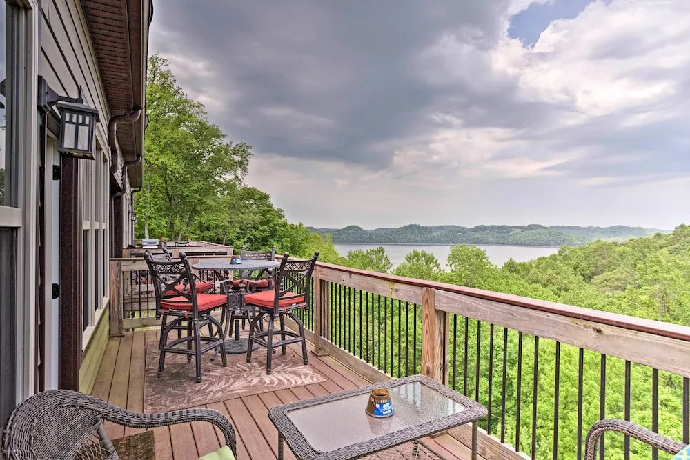 Lake-view Silver Point Condo by Hurricane Marina!