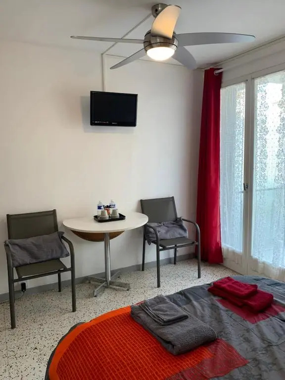 Voir la photo 4 — Agréable Studio, belle terrasse, Parking privé, 2 étoiles