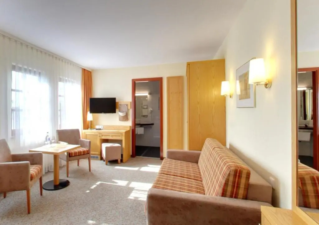 Deluxe Double room (full double bed)