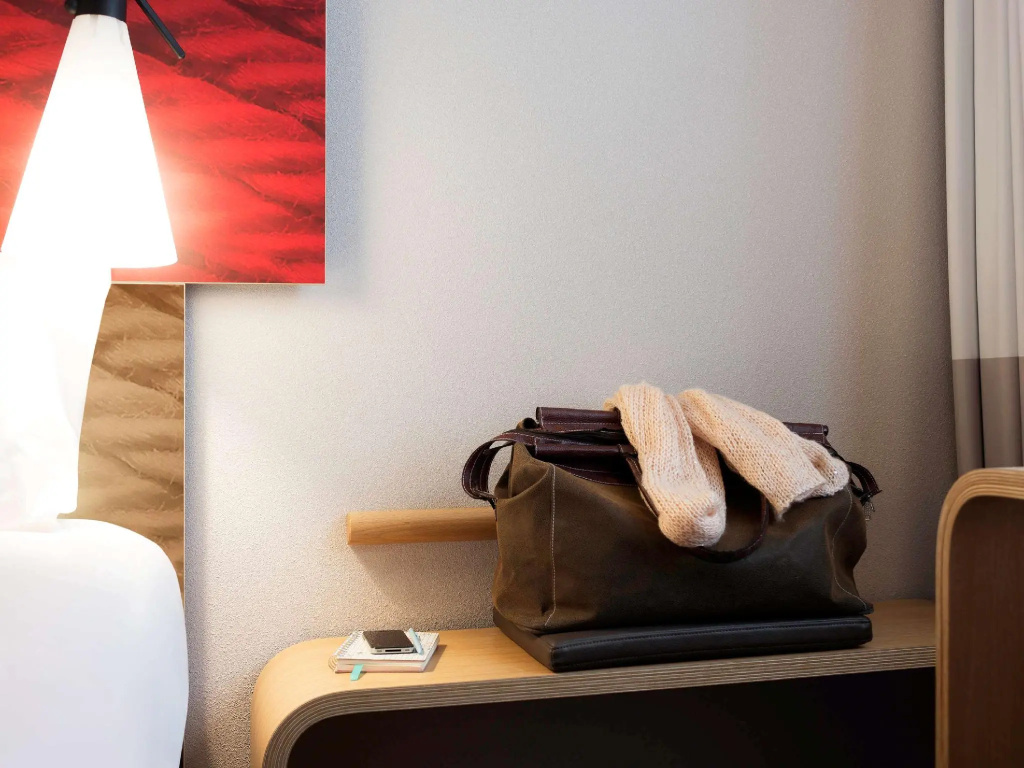 (1)Standard Double room (full double bed) at Ibis Rotterdam City Centre in Rotterdam