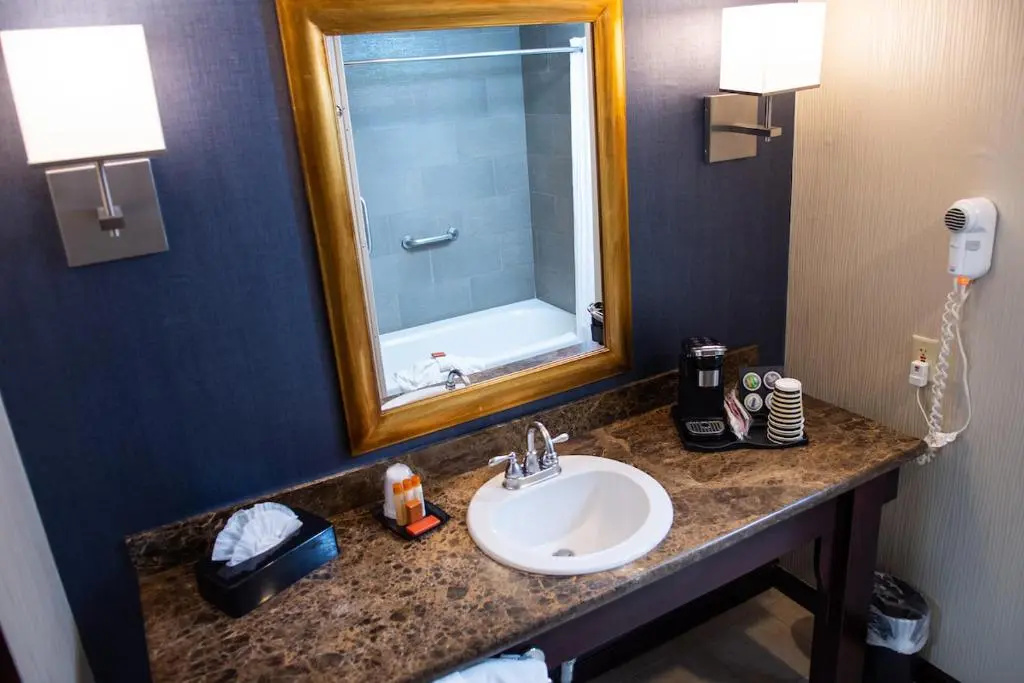Deluxe Double room (full double bed)
