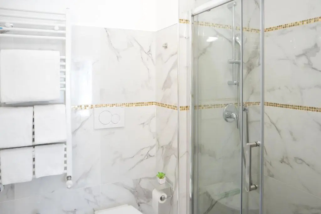 Deluxe Double room (full double bed)