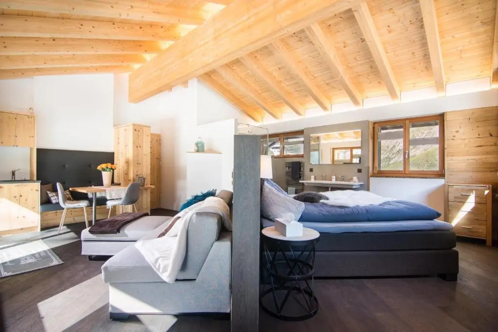 Deluxe Apartment