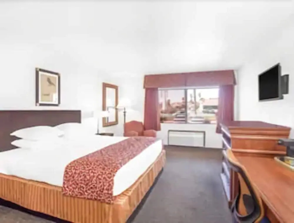 Double Suite (full double bed)