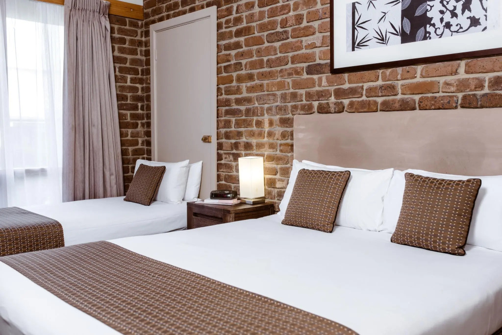 標準三人房，配大床