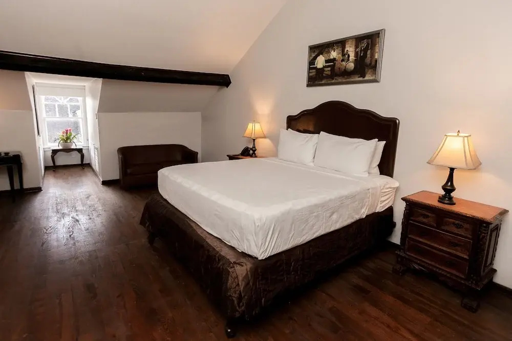 Chateau Hotel - Chambres