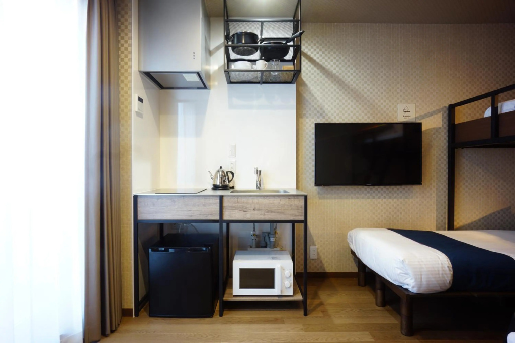 Rona Hotel — 4