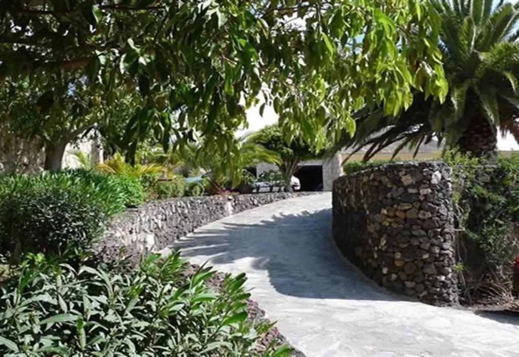Finca Toredo Large Heated Pool, Hot Tub, Bar Games Room, Gym, Cave, Free Wifi