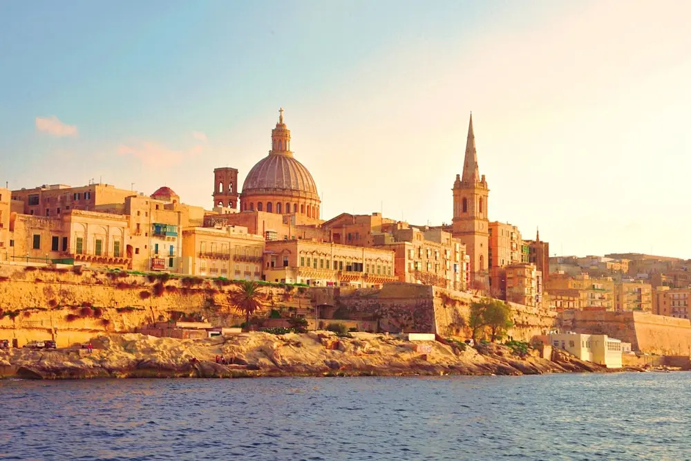 Magnificent Sunny Seafront Apart Sliema