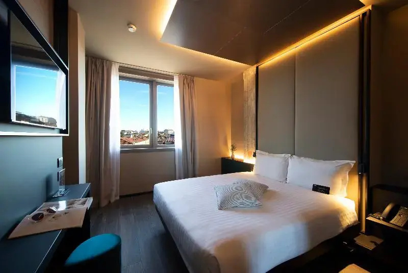 Classic Double room (full double bed)