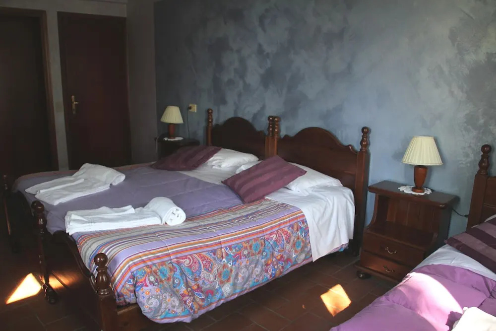 Standard Triple room with park view