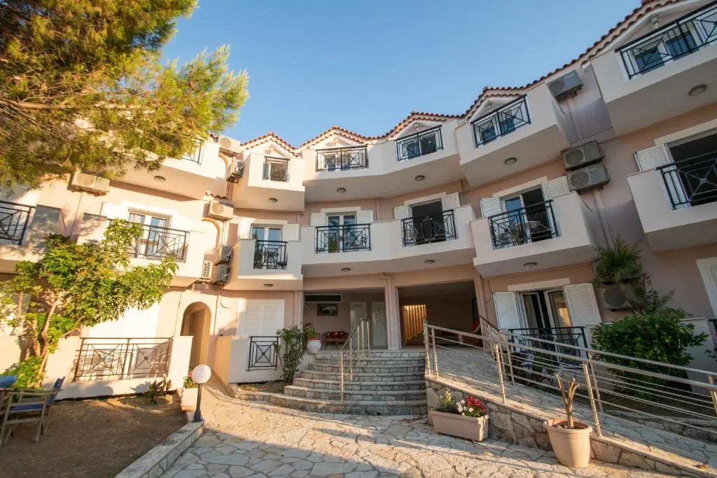 Avra Alykes resort