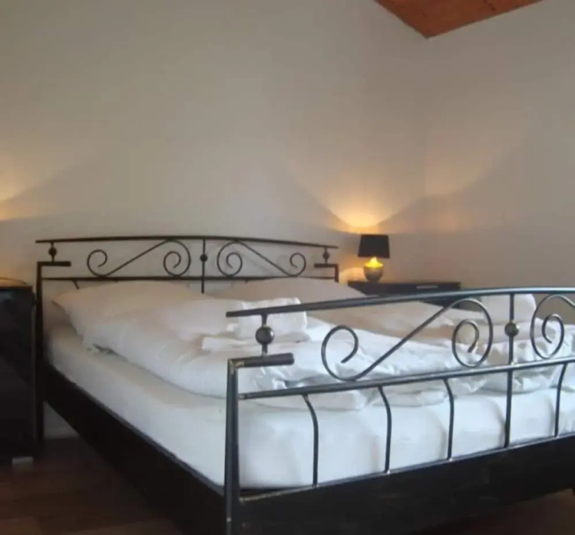 2 Bedrooms Cottage