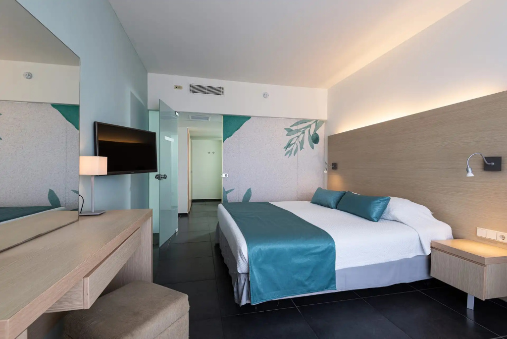 Sharing Pool Suite with sea view