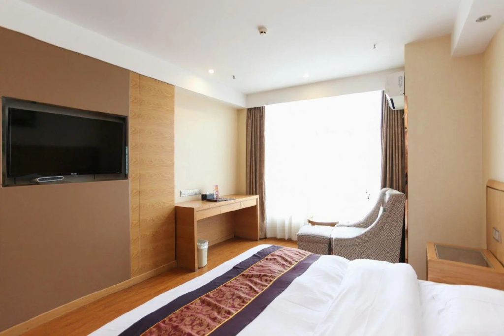 GreenTree Inn Jiangsu Wuxi Huishan High-Speed Rail Qianzhou Chongwen Road Business Hotel in Wuxi