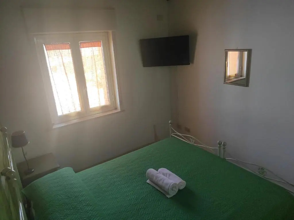 Deluxe Double room (full double bed)