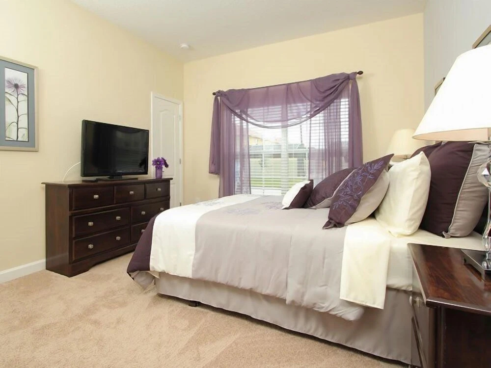 Beautiful 4 Bed 3 Bath Town Home With Splash Pool