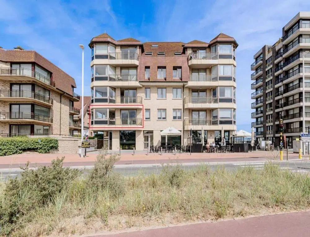 Apartment Oostduinkerke Near Beach and Dunes