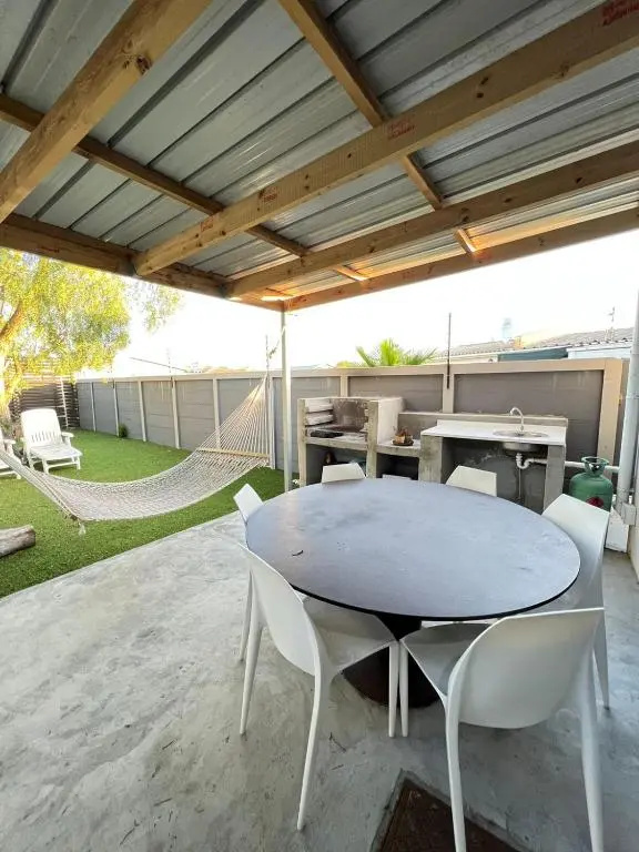 Trendy spacious house with continuous wifi even during load shedding within Century City area