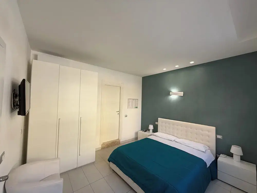Deluxe Double room (full double bed)