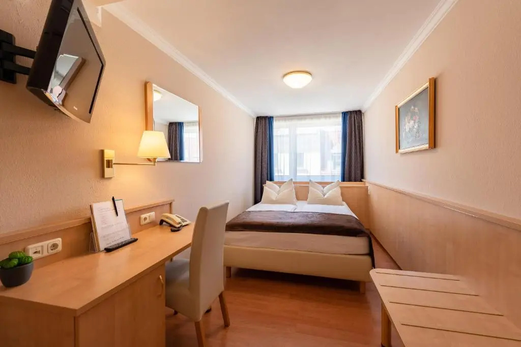 Standard Double room (full double bed)