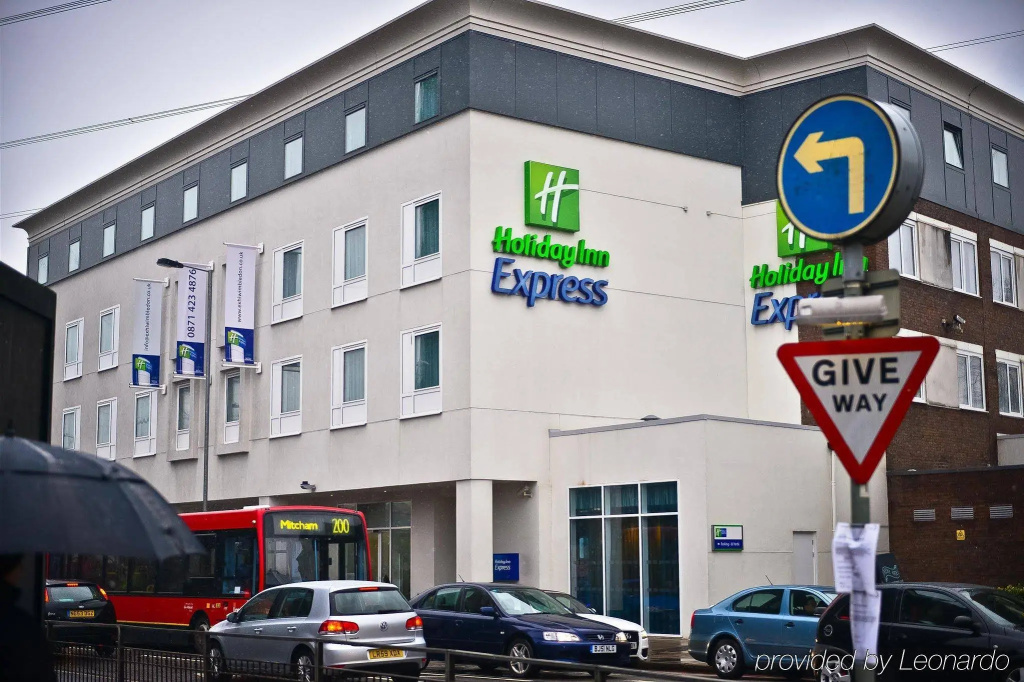 Holiday Inn Express London - Wimbledon South by IHG — фото 1