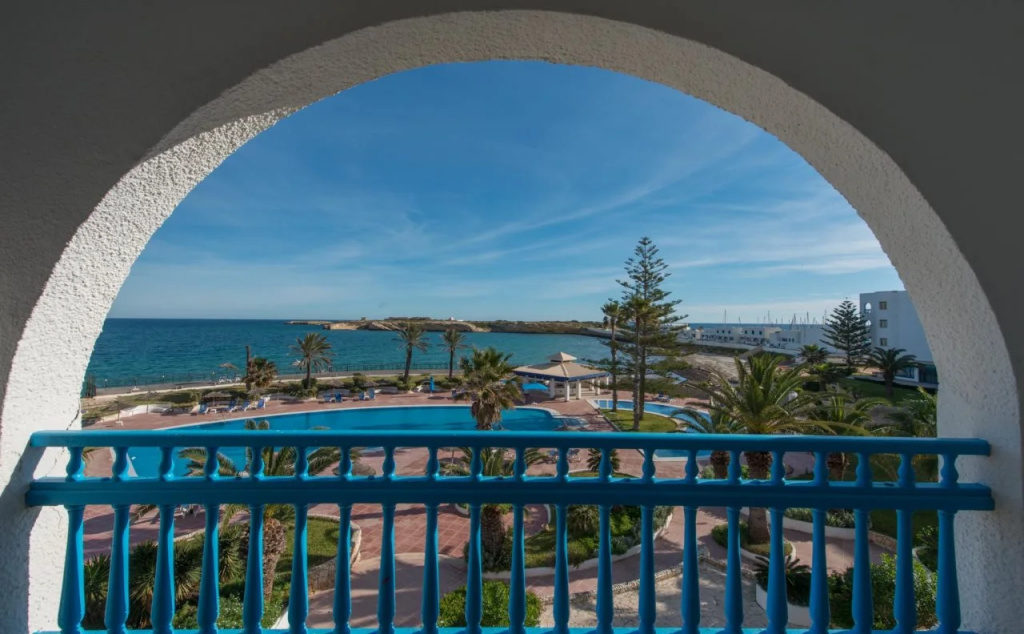 Beach & Waterfront