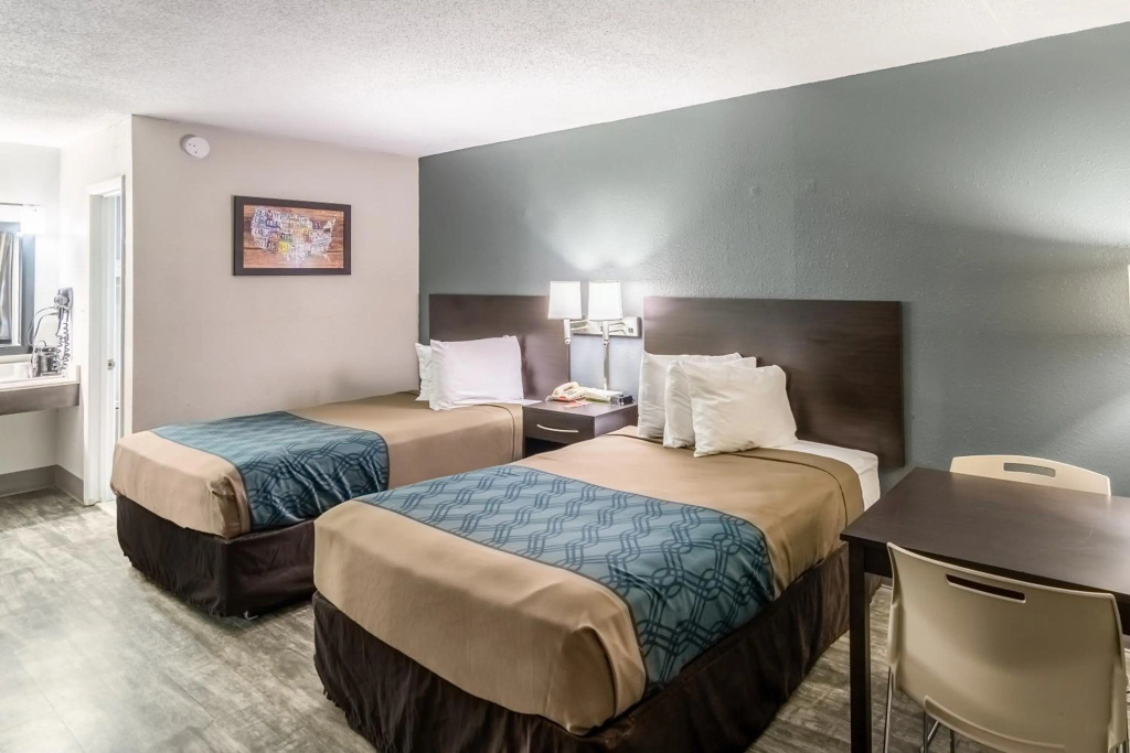 Econo Lodge Crestview South — 3