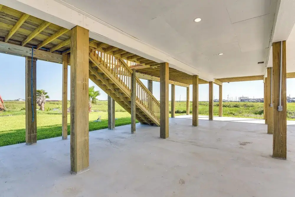 Crystal Beach Home w/ Large Deck & Bay Views!