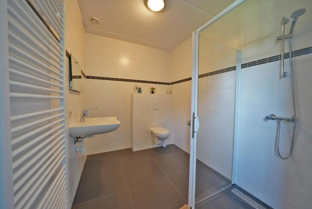 6 Bedrooms Bungalow