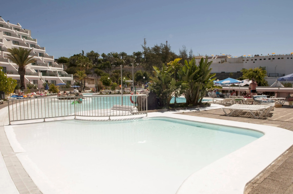 Apartamentos Babalu image