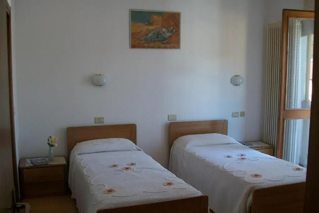 Standard Double room with balcony (full double bed)