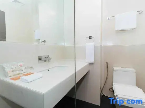 Номер Deluxe с видом на город в Maxx Hotel Makati