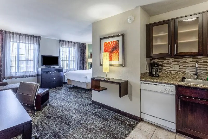 Staybridge Suites Davenport by IHG - Chambres