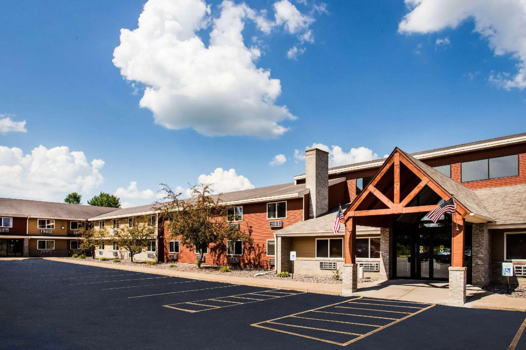 AmericInn by Wyndham Menomonie - Chambres