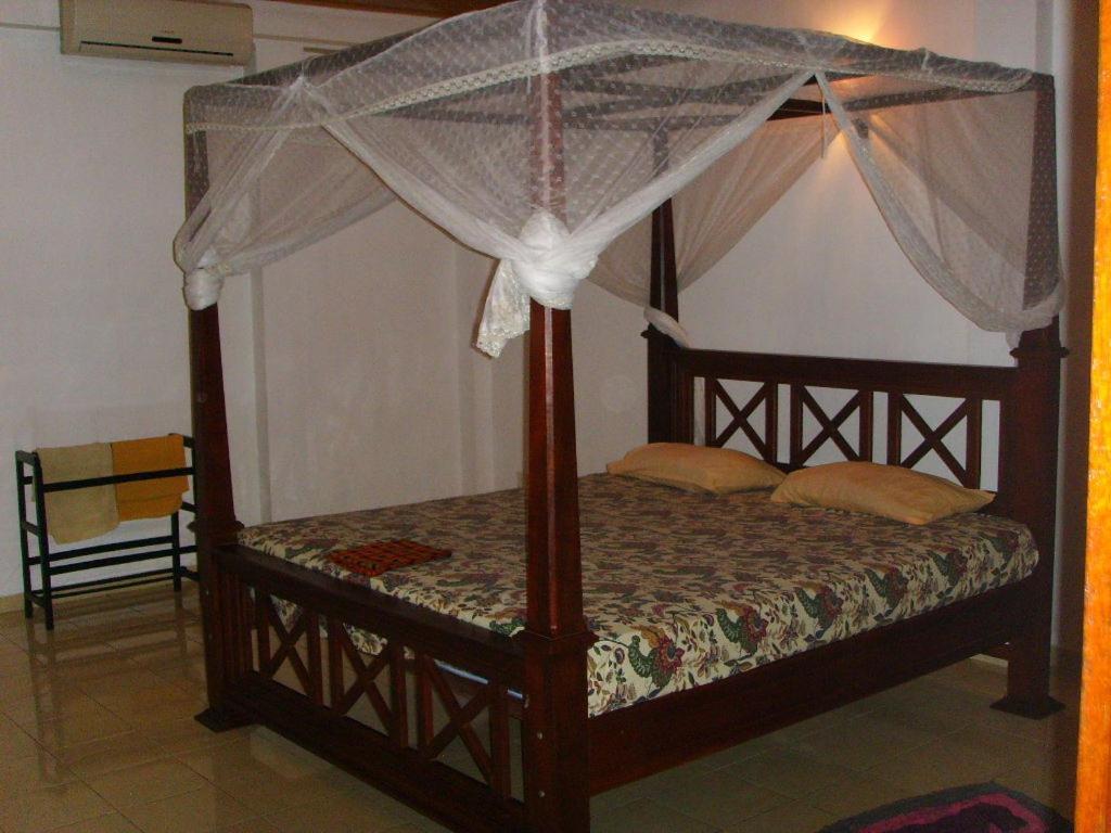 Budde's Beach Restaurant & Guesthouse