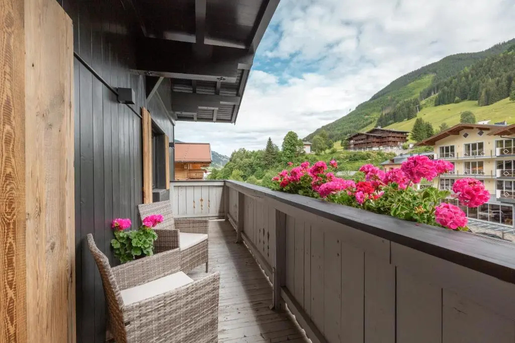 Standard Double room with balcony (full double bed)