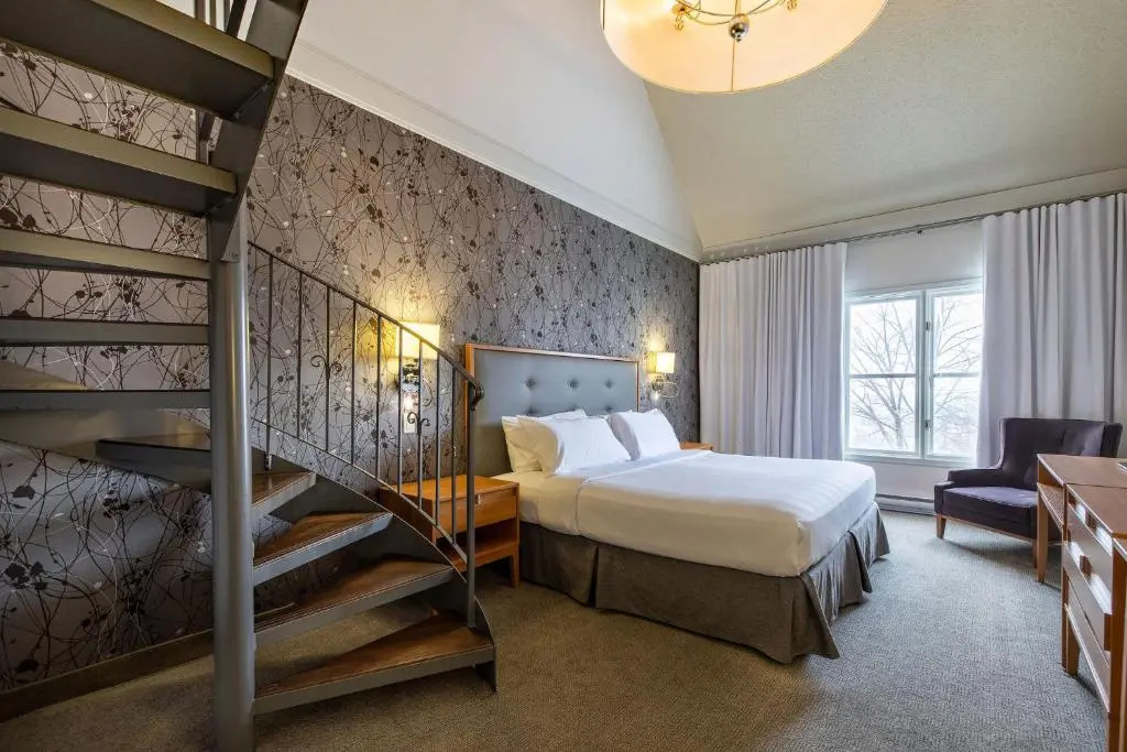 Junior Suite with land view