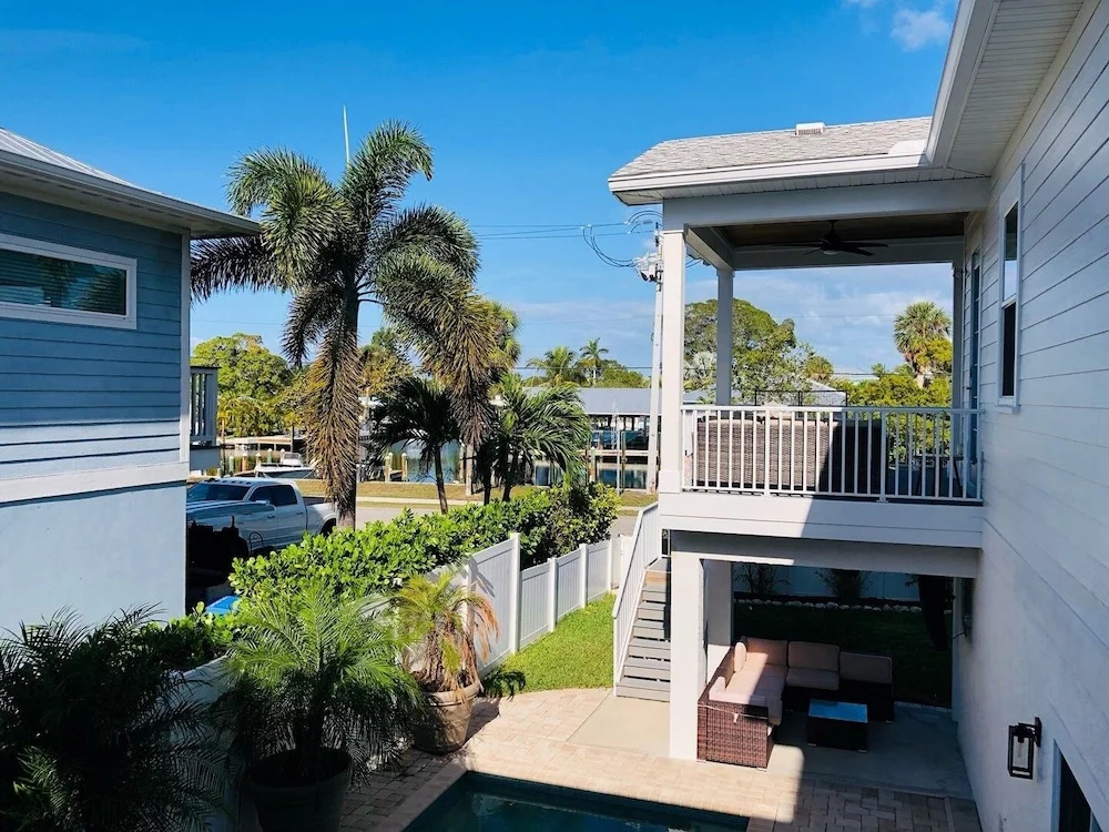 Sand N Sea 3 Bedroom Home by RedAwning