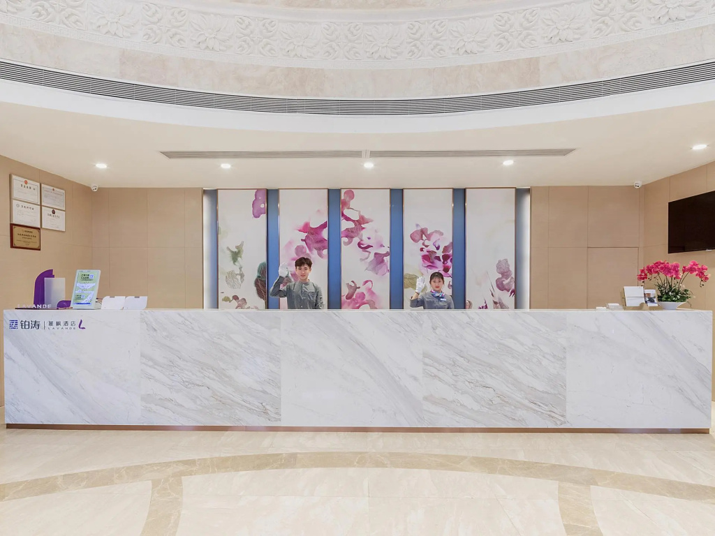Lobby & Reception