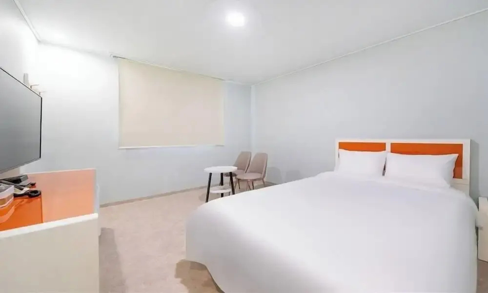 Economy room