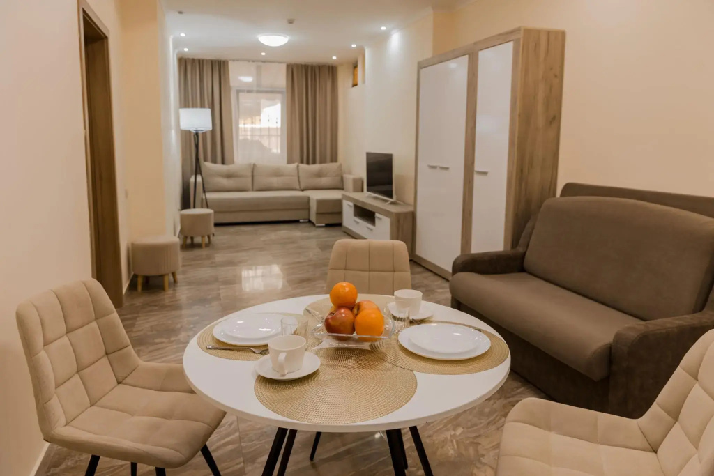 2 Bedrooms Apartment