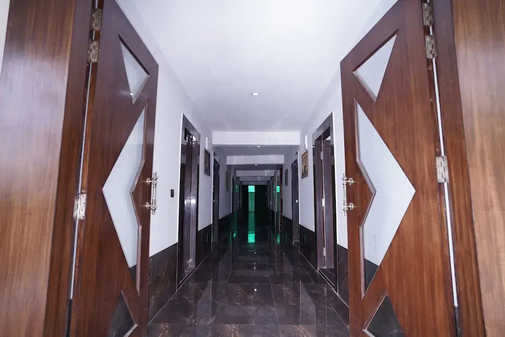Lobby & Reception