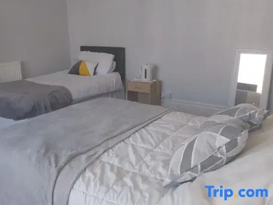3 Bedrooms Standard Family room