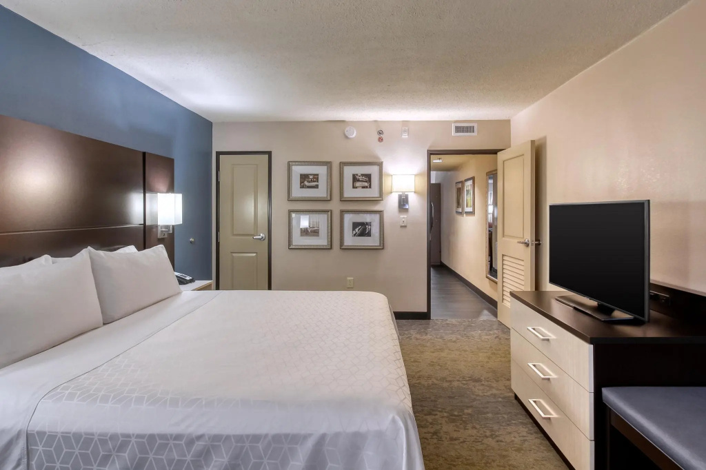 Holiday Inn Hotel & Suites Atlanta Airport-North by IHG - Chambres