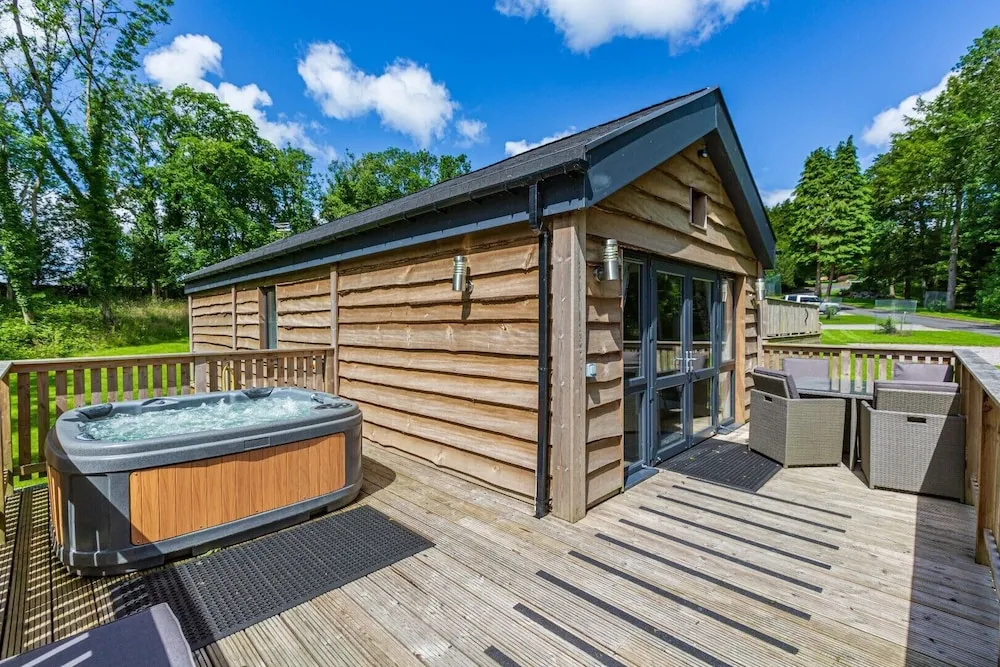 Squirrel Lodge 40 With Hot Tub, Newton Stewart