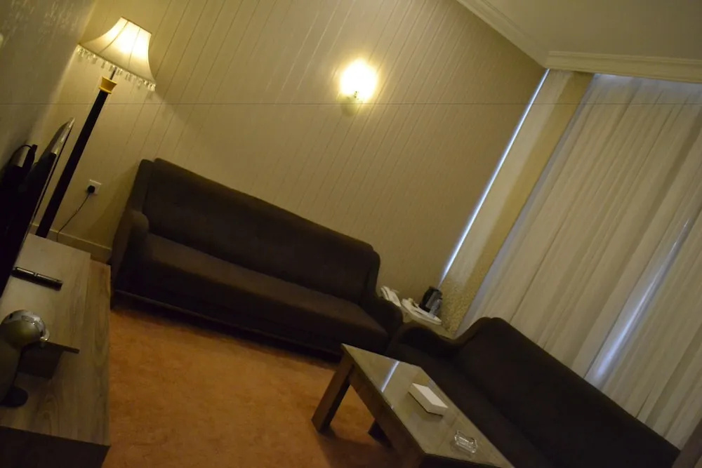 Deluxe Double room (full double bed)