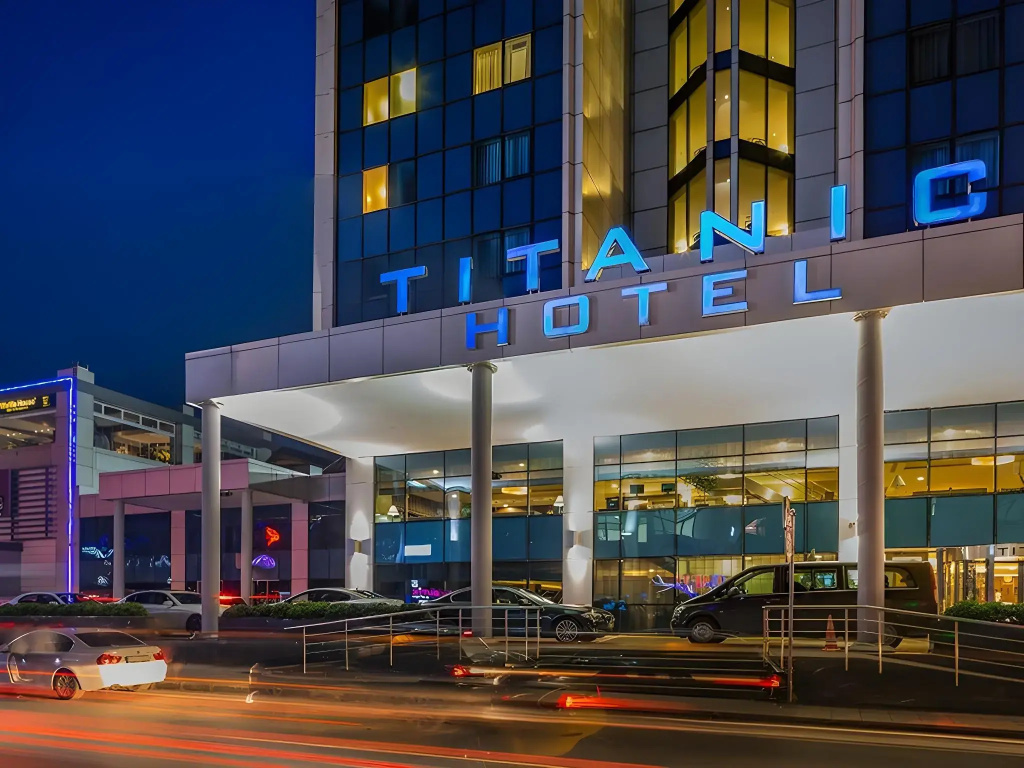 Titanic Port Bakirkoy