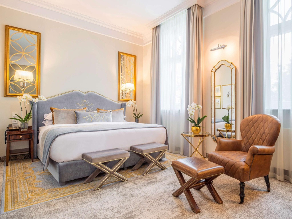 Deluxe Double room (full double bed) (king size bed)