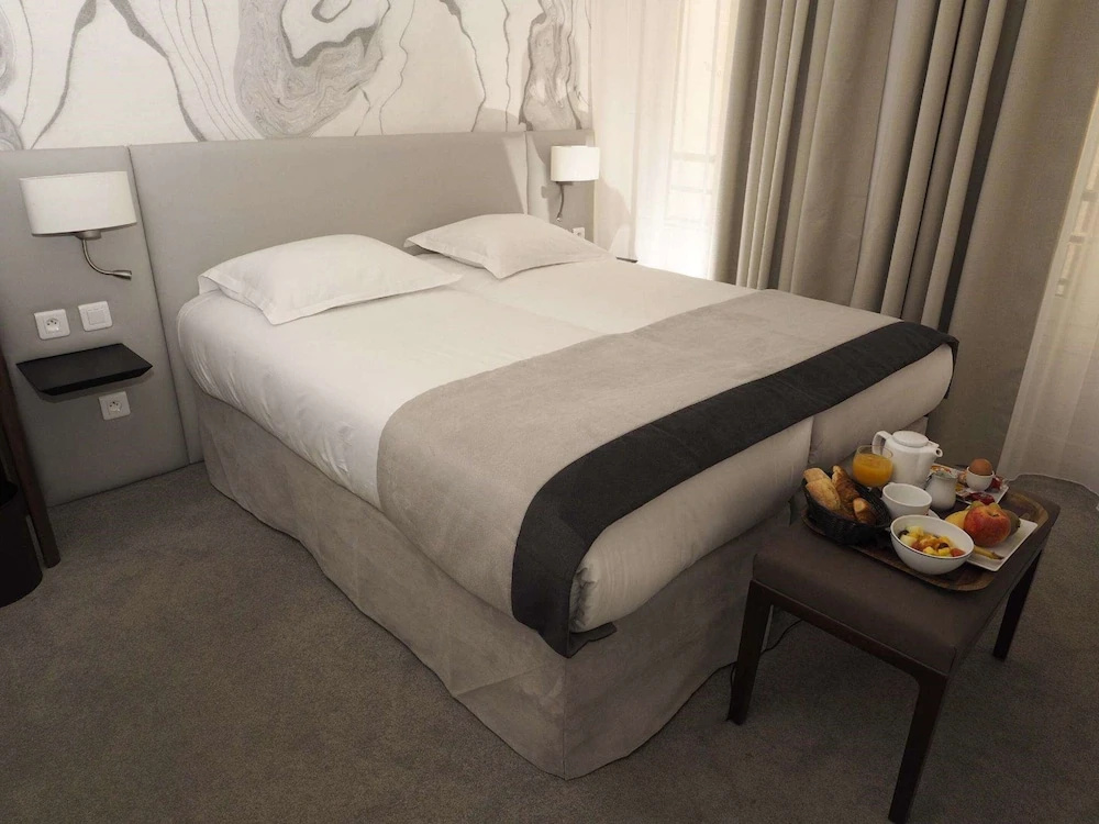Double room (full double bed)